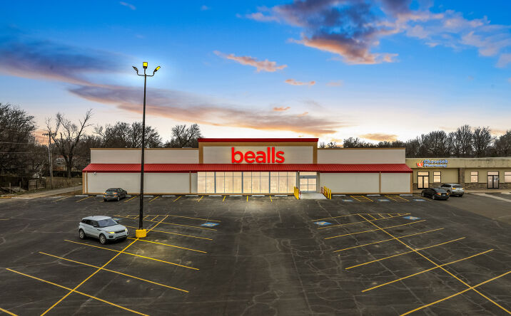 Pictures of Retail property located at 1000 W Gentry Ave, Checotah, OK 74426 for sales - image #1
