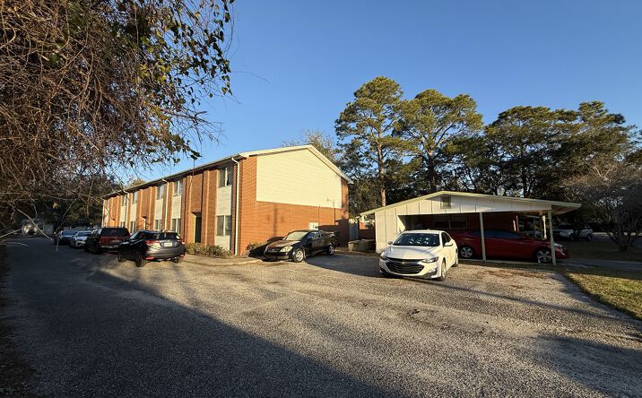 Pictures of Multifamily property located at 40 4th Ave, Shalimar, FL 32579 for sales - image #1