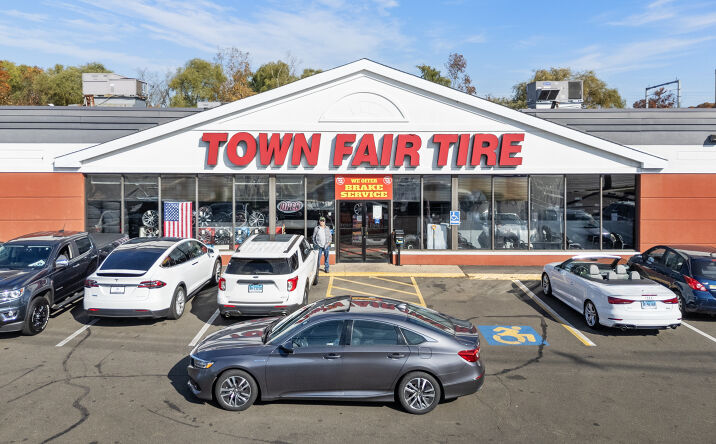 Pictures of Retail property located at 1018 W Main St, Branford, CT 06405 for sales - image #1