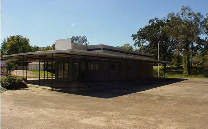 Pictures of Retail property located at 400 Main Ave N, Magee, MS 39111 for sales - image #1