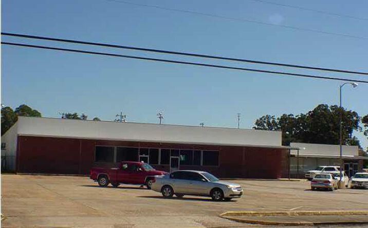 Pictures of Retail property located at 501 Main Ave S, Magee, MS 39111 for sales - image #1