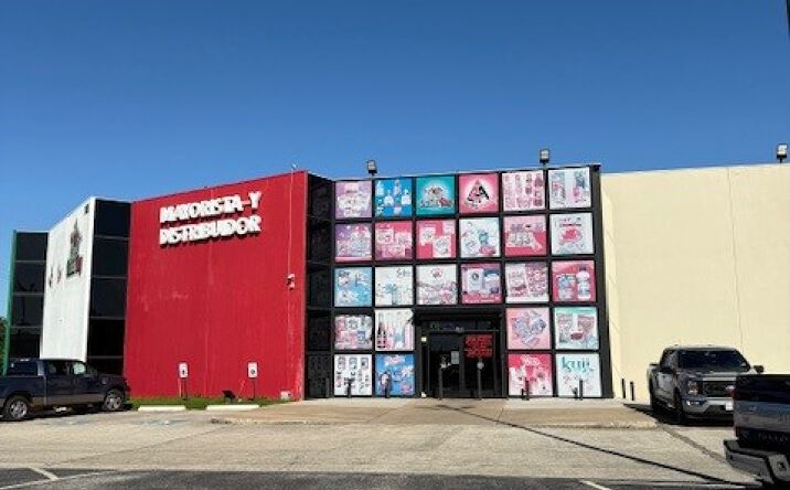 Pictures of Industrial, Retail property located at 7400 North Fwy, Houston, TX 77076 for sales - image #1