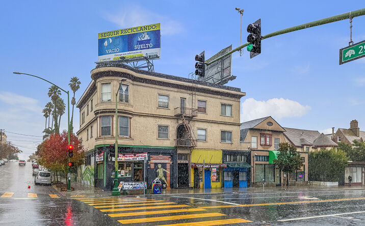 Pictures of Multifamily property located at 2874 Telegraph Ave, Oakland, CA 94609 for sales - image #1