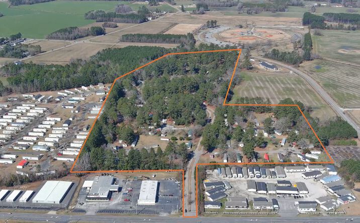 Pictures of Mobile Home Park property located at 3525 E Elizabethtown Rd, Lumberton, NC 28358 for sales - image #1