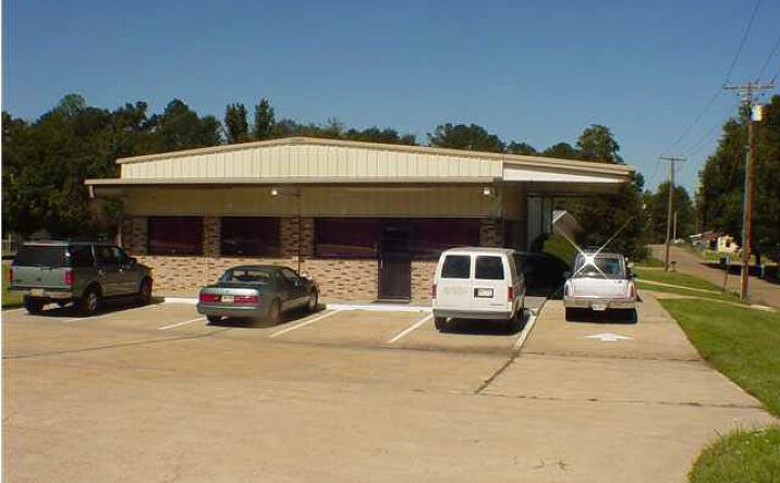 Pictures of Retail property located at 582 Simpson Hwy 149, Magee, MS 39111 for sales - image #1
