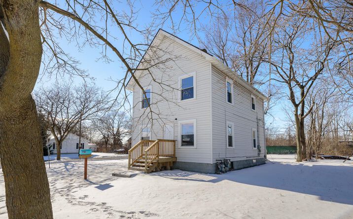 Pictures of Multifamily property located at 230 Almyra Ave, Monroe, MI 48161 for sales - image #1