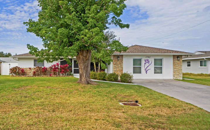 Pictures of Senior Living property located at 1782 Coconut Dr, Venice, FL 34293 for sales - image #1