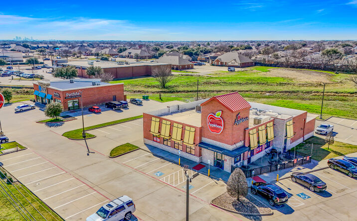 Pictures of Retail property located at 945 N Saginaw Blvd, Saginaw, TX 76179 for sales - image #1