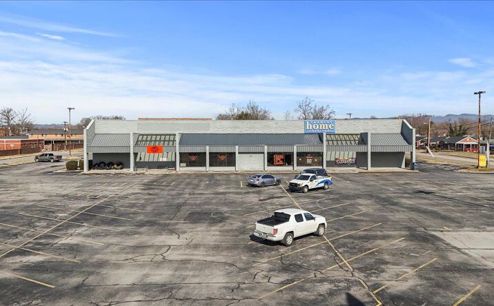 Pictures of Industrial, Office, Retail property located at 2450 Memorial Blvd, Kingsport, TN 37664 for sales - image #1