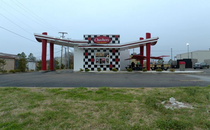 Pictures of Retail property located at 509 S Gloster St, Tupelo, MS 38801 for sales - image #1