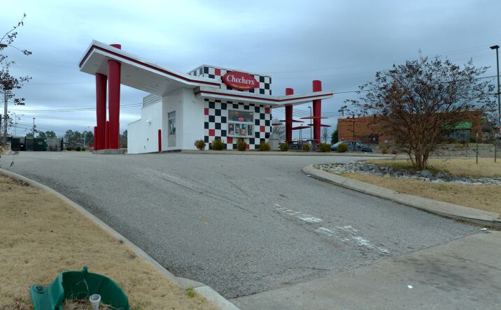 Pictures of Retail property located at 622 Carriage House Dr, Jackson, TN 38305 for sales - image #1