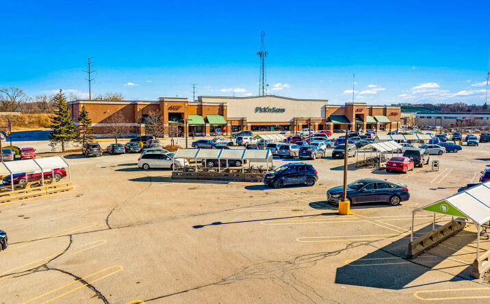 Pictures of Retail property located at 1735 West Silver Spring Drive, Glendale, WI 53209 for sales - image #1