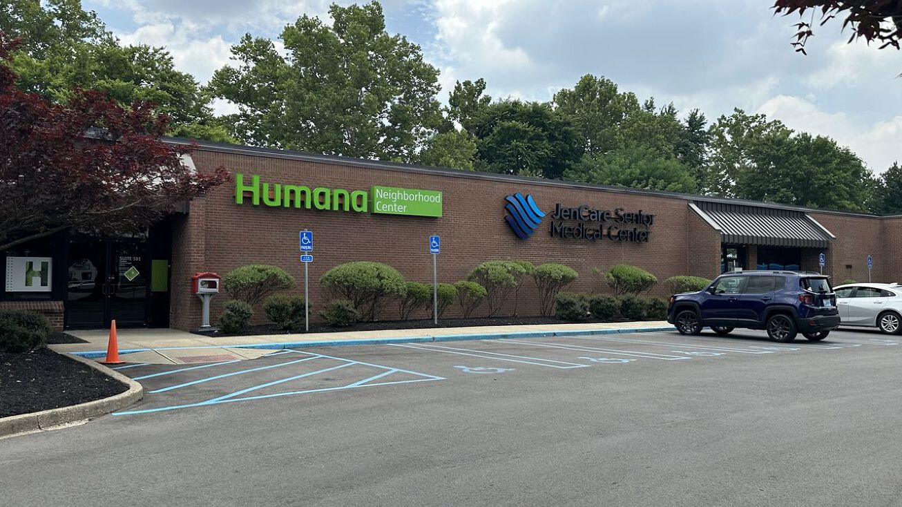 Pictures of Retail, Office property located at 1918 Hikes Ln, Louisville, KY 40218 for sales - image #1