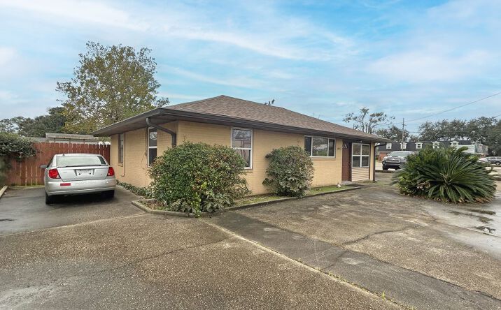 Pictures of Retail, Office property located at 10412 Jefferson Hwy, River Ridge, LA 70123 for sales - image #1