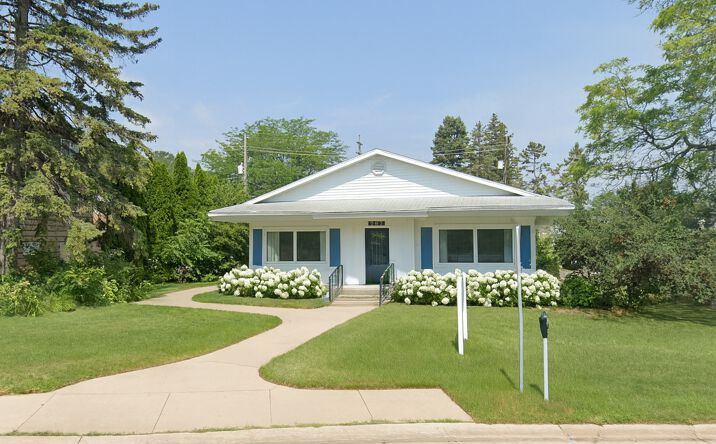Pictures of Office property located at 207 Circle Dr, Traverse City, MI 49684 for sales - image #1