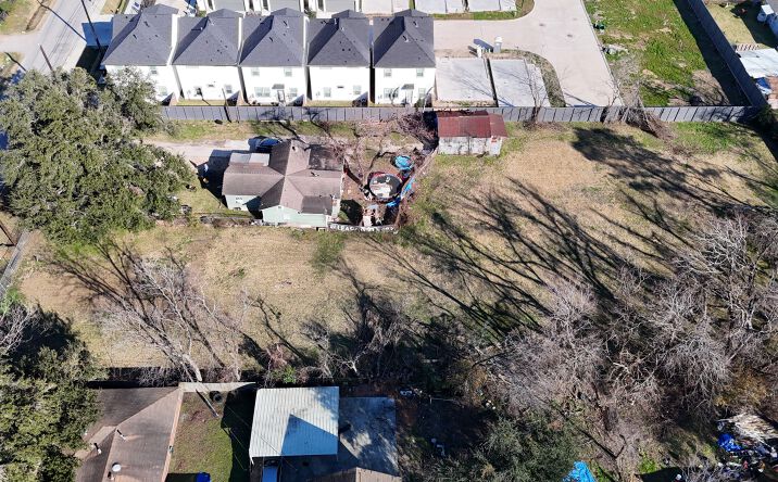 Pictures of Land property located at 40 Dipping Ln, Houston, TX 77076 for sales - image #1
