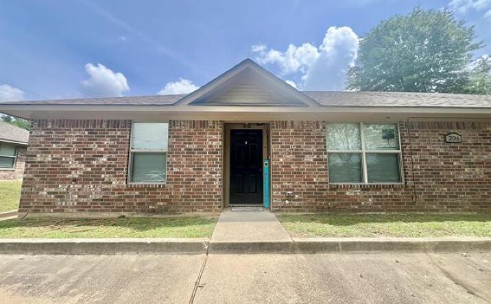 Pictures of Multifamily property located at 206 N Chestnut St, Hallsville, TX 75650 for sales - image #1