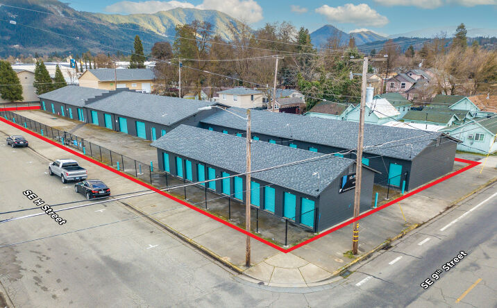 Pictures of Self Storage property located at 497 SE H St, Grants Pass, OR 97526 for sales - image #1