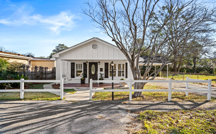 Pictures of Mixed Use, Office property located at 106 N White Ave, Bay Minette, AL 36507 for sales - image #1