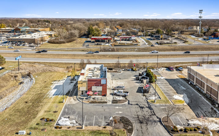 Pictures of Retail property located at 951 NE Sam Walton Ln, Lee's Summit, MO 64086 for sales - image #1
