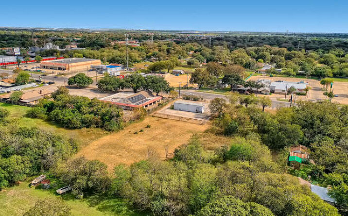 Pictures of Land property located at 2037 & 2041 S WW White, San Antonio, TX 78222 for sales - image #1