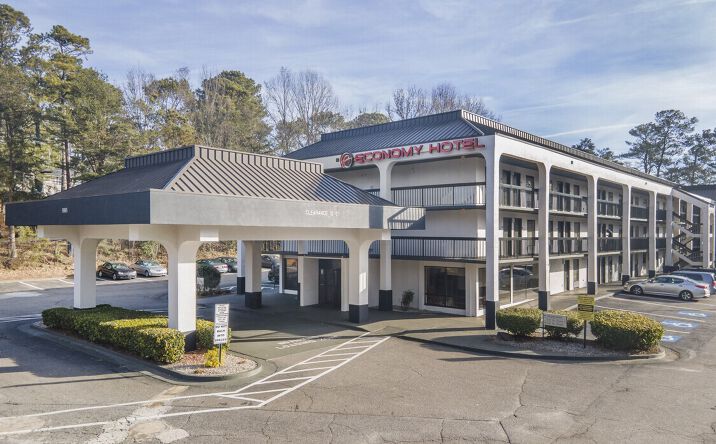 Pictures of Hospitality property located at 9995 Old Dogwood Rd, Roswell, GA 30076 for sales - image #1