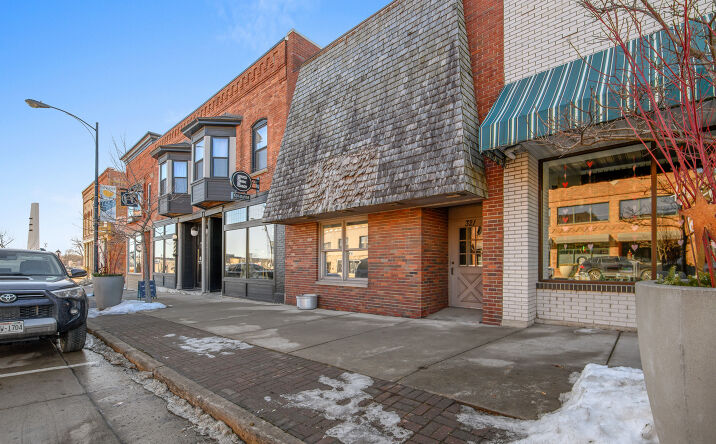 Pictures of Office, Retail property located at 321 Main Ave, De Pere, WI 54115 for sales - image #1