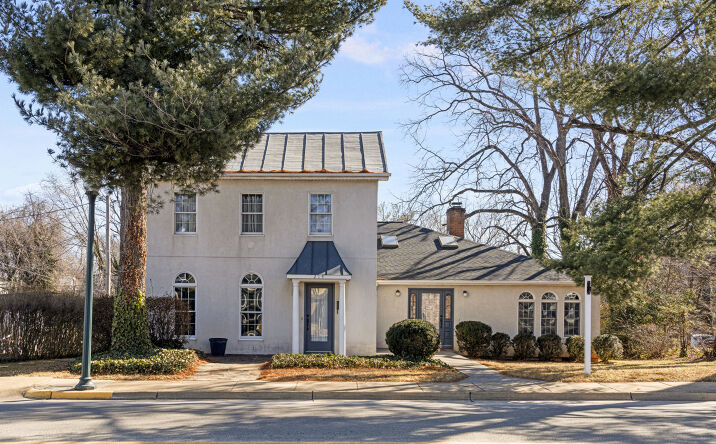 Pictures of Mixed Use, Multifamily, Office, Retail property located at 214 S Royal Ave, Front Royal, VA 22630 for sales - image #1