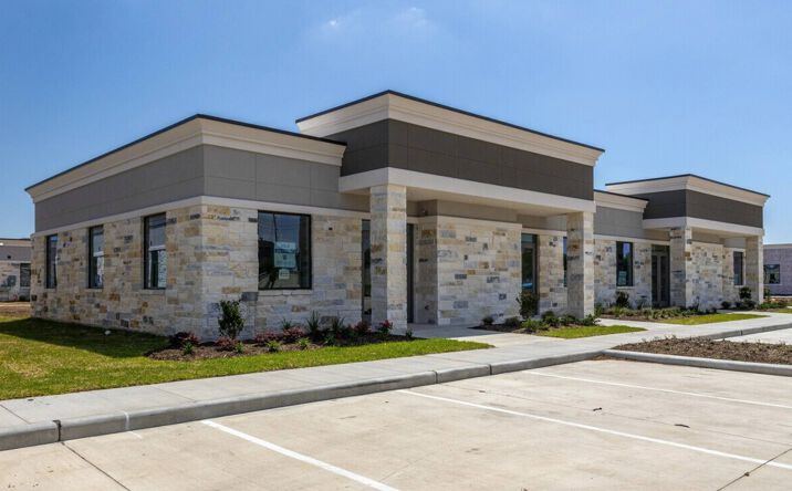 Pictures of Office, Retail property located at 350 Grand Link Dr, Conroe, TX 77301 for sales - image #1