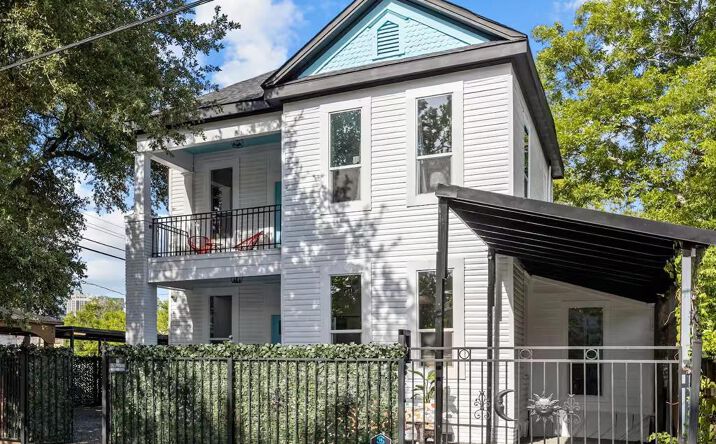 Pictures of Multifamily property located at 1015 Brooks St, Houston, TX 77009 for sales - image #1