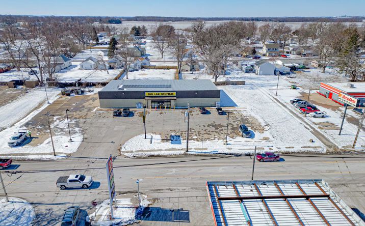 Pictures of Retail property located at 951 N Springfield St, Virden, IL 62690 for sales - image #1