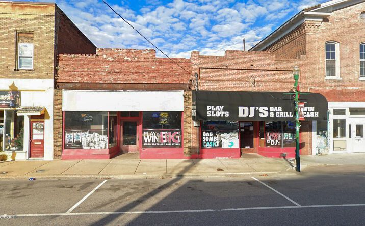 Pictures of Retail property located at 2524-2526 College Ave, Alton, IL 62002 for sales - image #1