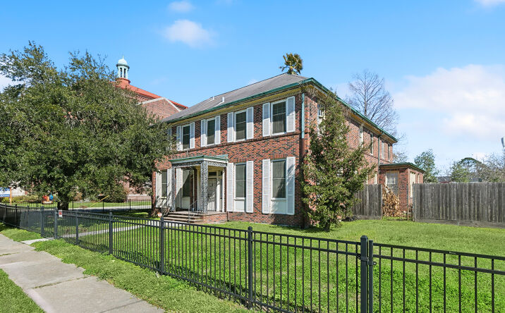 Pictures of Mixed Use property located at 1835 St Roch Ave, New Orleans, LA 70117 for sales - image #1