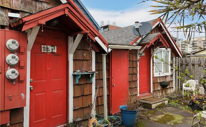 Pictures of Multifamily property located at 560 S Columbia St, Seaside, OR 97138 for sales - image #1