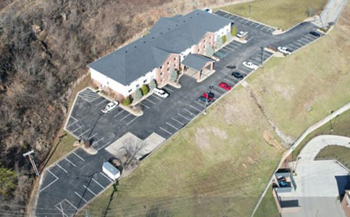 Pictures of Hospitality property located at 3090 16th St, Huntington, WV 25705 for sales - image #1