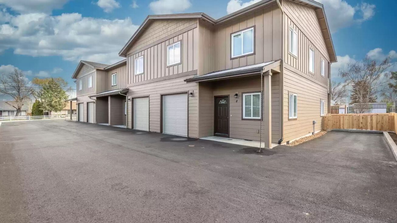 Pictures of Multifamily property located at 2141 SW 19th St, Redmond, OR 97756 for sales - image #1