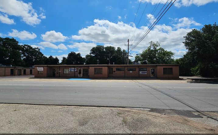 Pictures of Office, Retail property located at 217 S Leggett Dr, Abilene, TX 79605 for sales - image #1