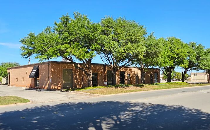Pictures of Office, Retail property located at 216 S Leggett Dr, Abilene, TX 79605 for sales - image #1