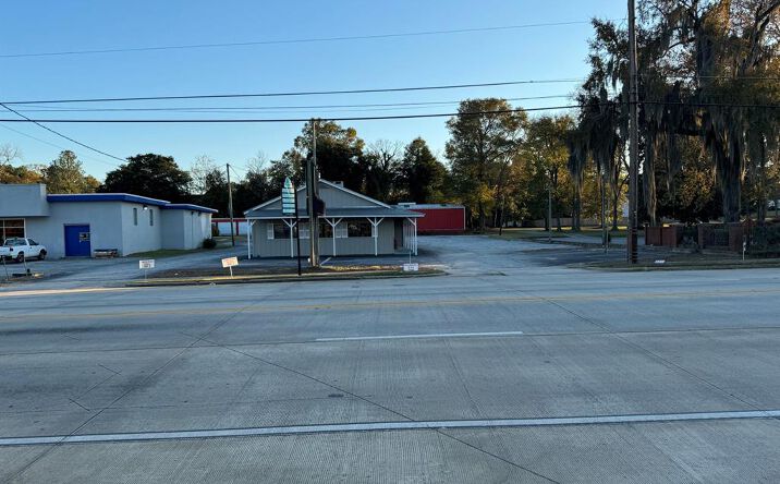 Pictures of Retail property located at 109 Broad Street Street, Hawkinsville, GA 31036 for sales - image #1