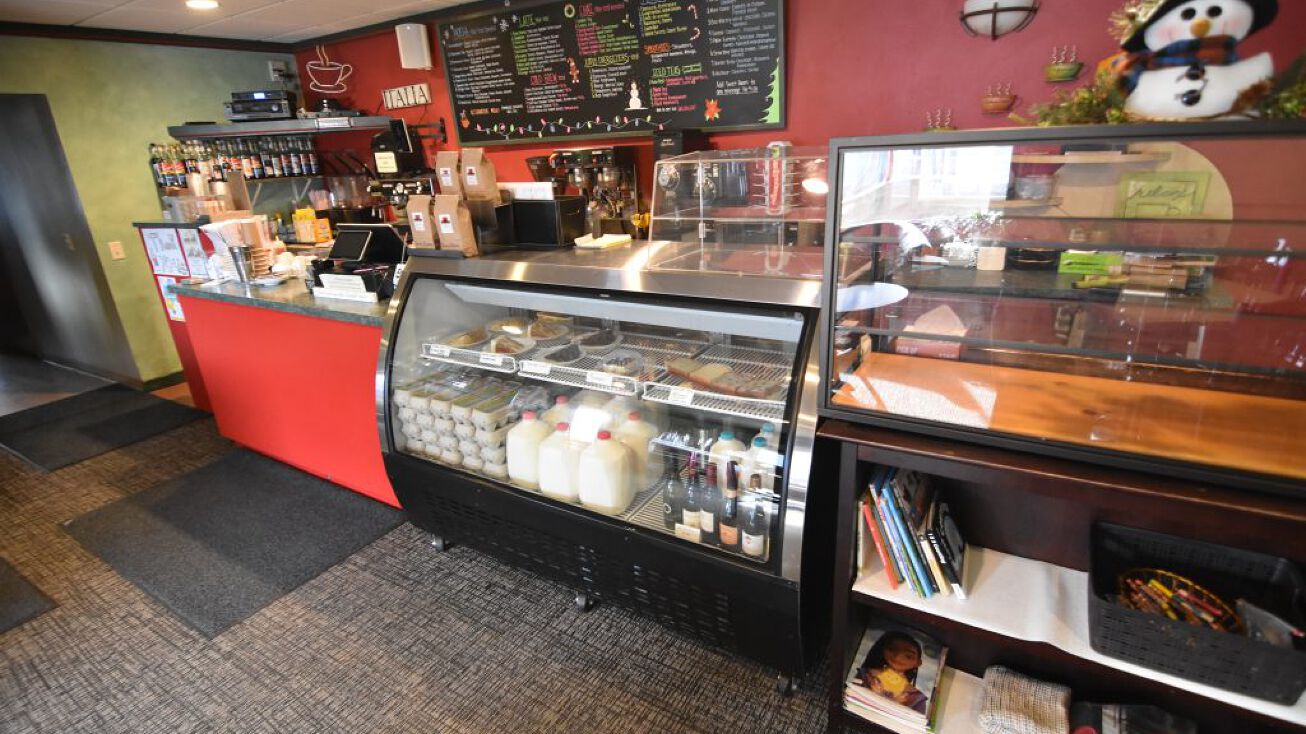Pictures of Business for Sale, Hospitality, Mixed Use, Retail property located at 607 4th St, Algoma, WI 54201 for sales - image #1