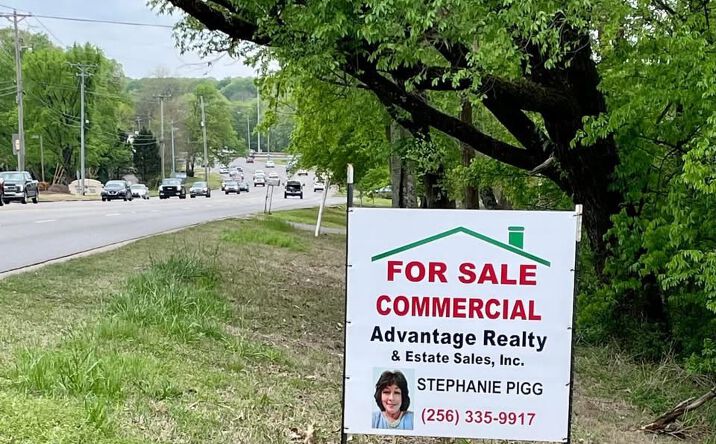 Pictures of Mixed Use property located at 710 Cox Creek Pkwy, Florence, AL 35630 for sales - image #1