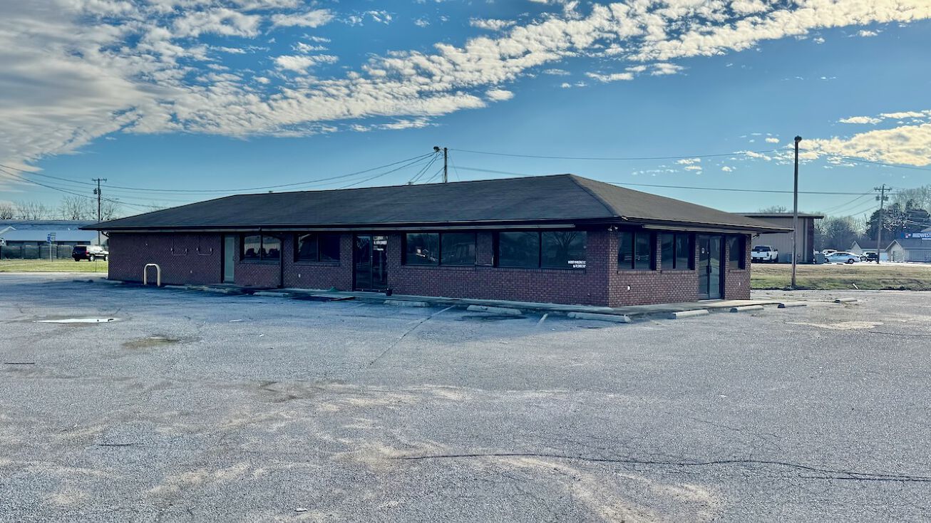 Pictures of Retail property located at 2301 N 8th St, Paducah, KY 42001 for sales - image #1