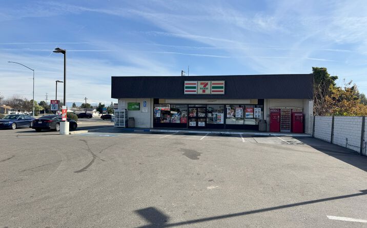 Pictures of Retail property located at 1903 Jensen Ave, Sanger, CA 93657 for sales - image #1