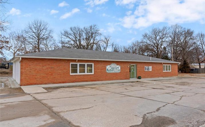 Pictures of Retail property located at 306 Wollard Boulevard, Richmond, MO 64085 for sales - image #1