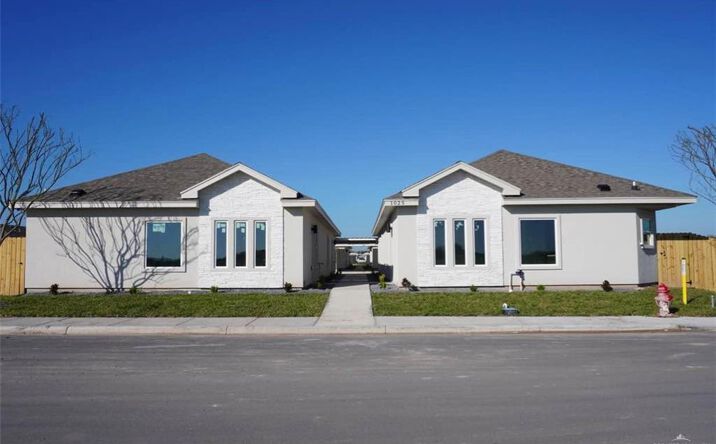 Pictures of Multifamily property located at 1024 N Abbey Avenue, Edinburg, TX 78541 for sales - image #1