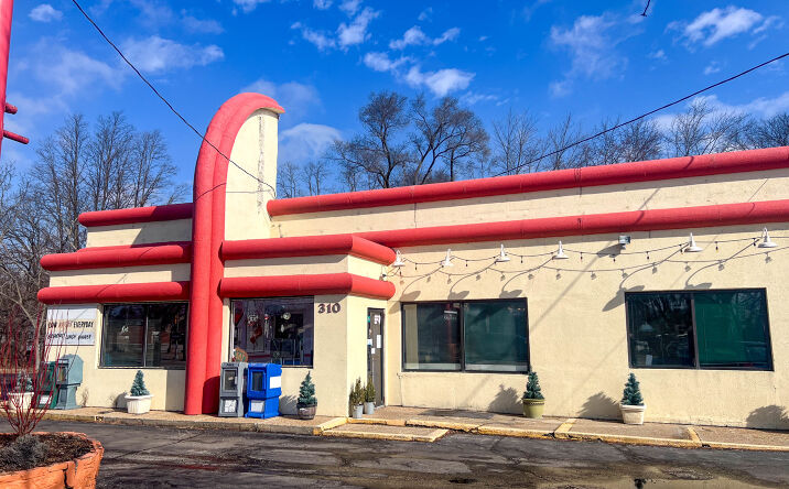 Pictures of Retail property located at 310 E State Rd, Island Lake, IL 60042 for sales - image #1