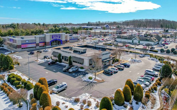 Pictures of Retail property located at 444 Quaker Ln, Warwick, RI 02886 for sales - image #1
