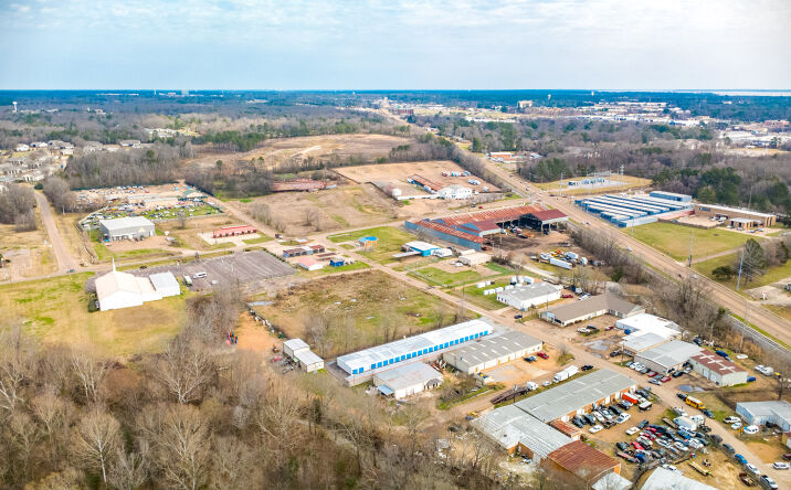 Pictures of Self Storage property located at 5849 N Commerce Plaza, Jackson, MS 39206 for sales - image #1