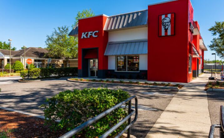 Pictures of Retail property located at 914 Saxon Blvd, Orange City, FL 32763 for sales - image #1