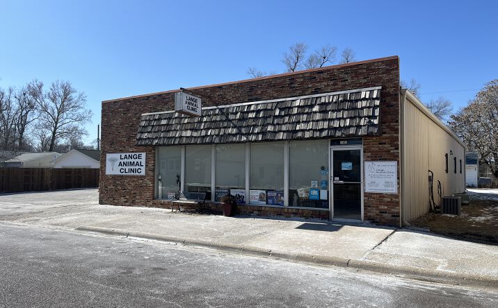 Pictures of Industrial, Office, Retail property located at 1307 Black St, Pekin, IL 61554 for sales - image #1